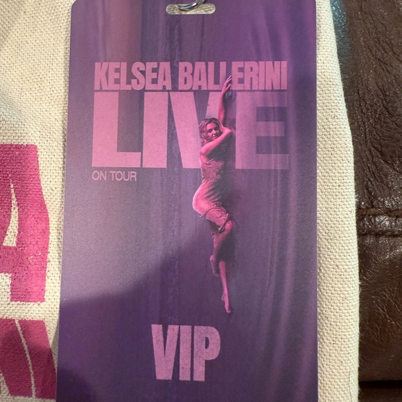 Kelsea Ballerini Pen Set with VIP Card - Picture 4 of 4